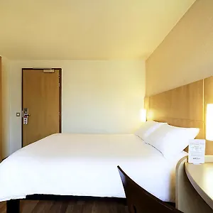*** מלון Ibis Tour Eiffel Cambronne 15eme צרפת