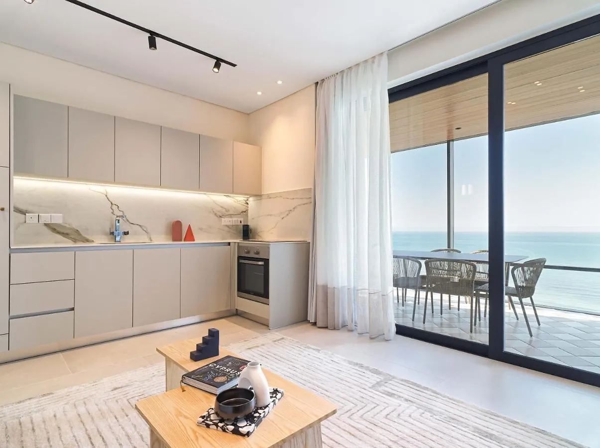 アパートホテル Liv Mackenzie Beach Suites Larnaca Adults Only