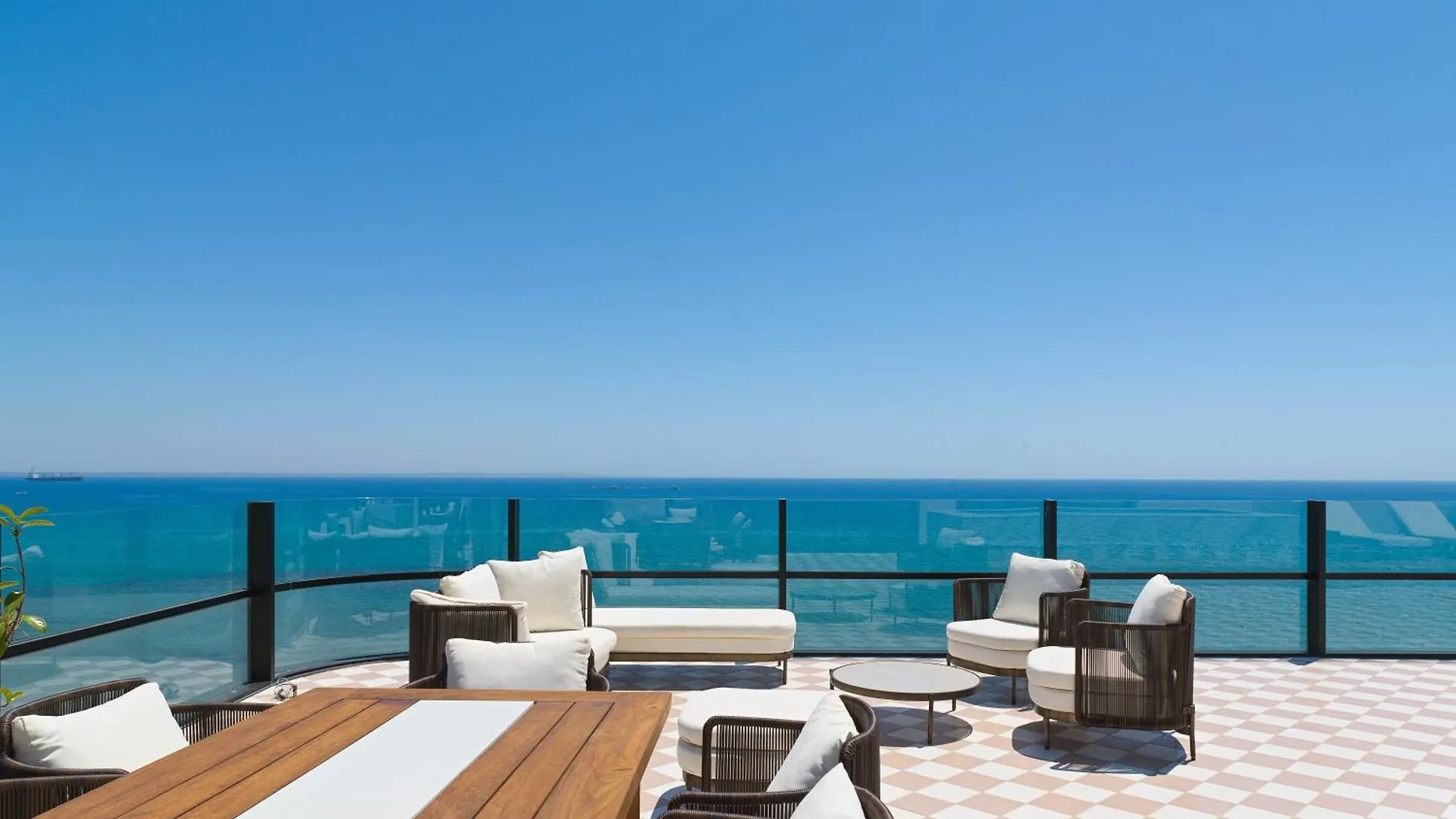 アパートホテル Liv Mackenzie Beach Suites Larnaca Adults Only