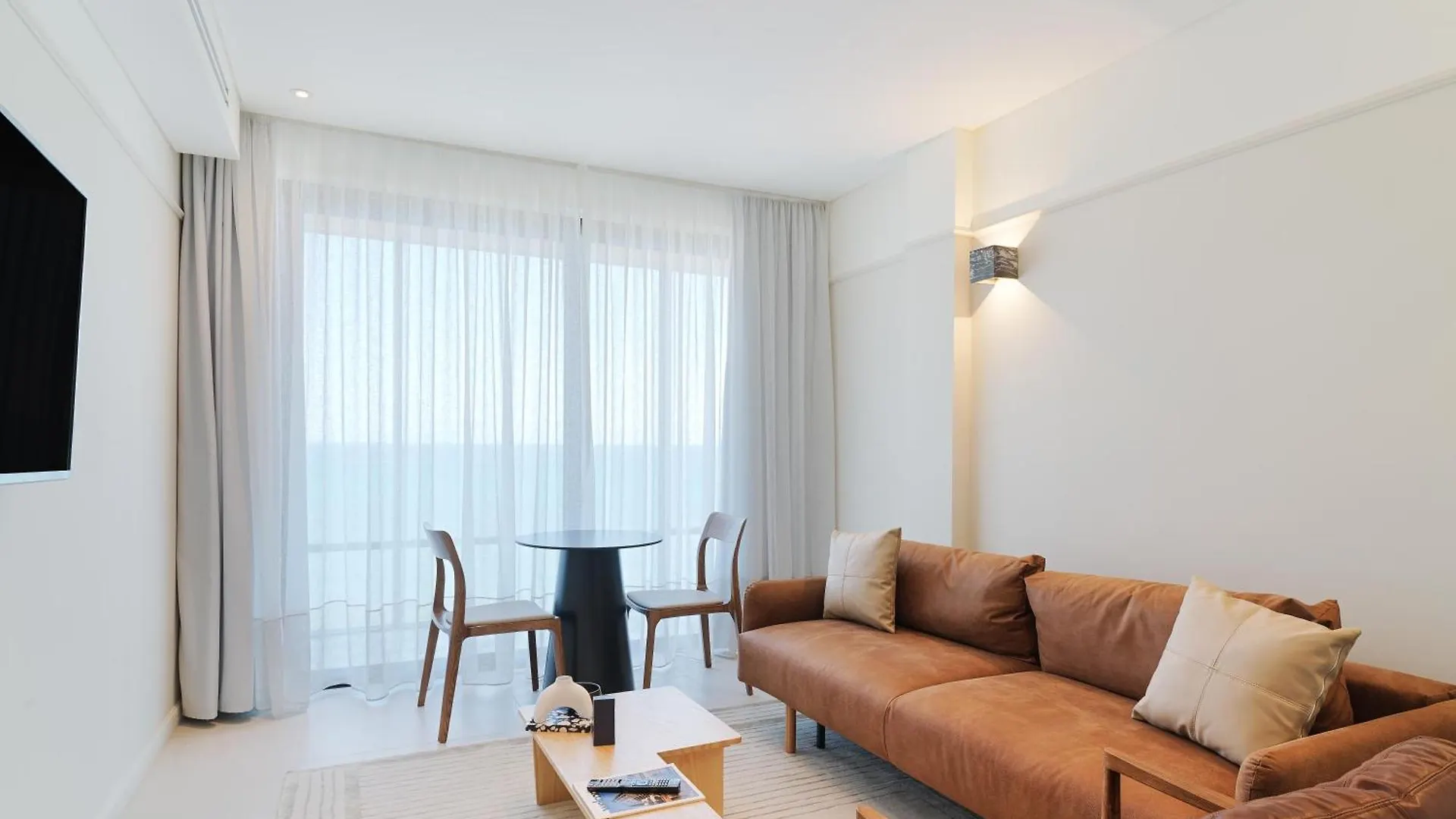 Liv Mackenzie Beach Suites Larnaca Adults Only 0*,  キプロス