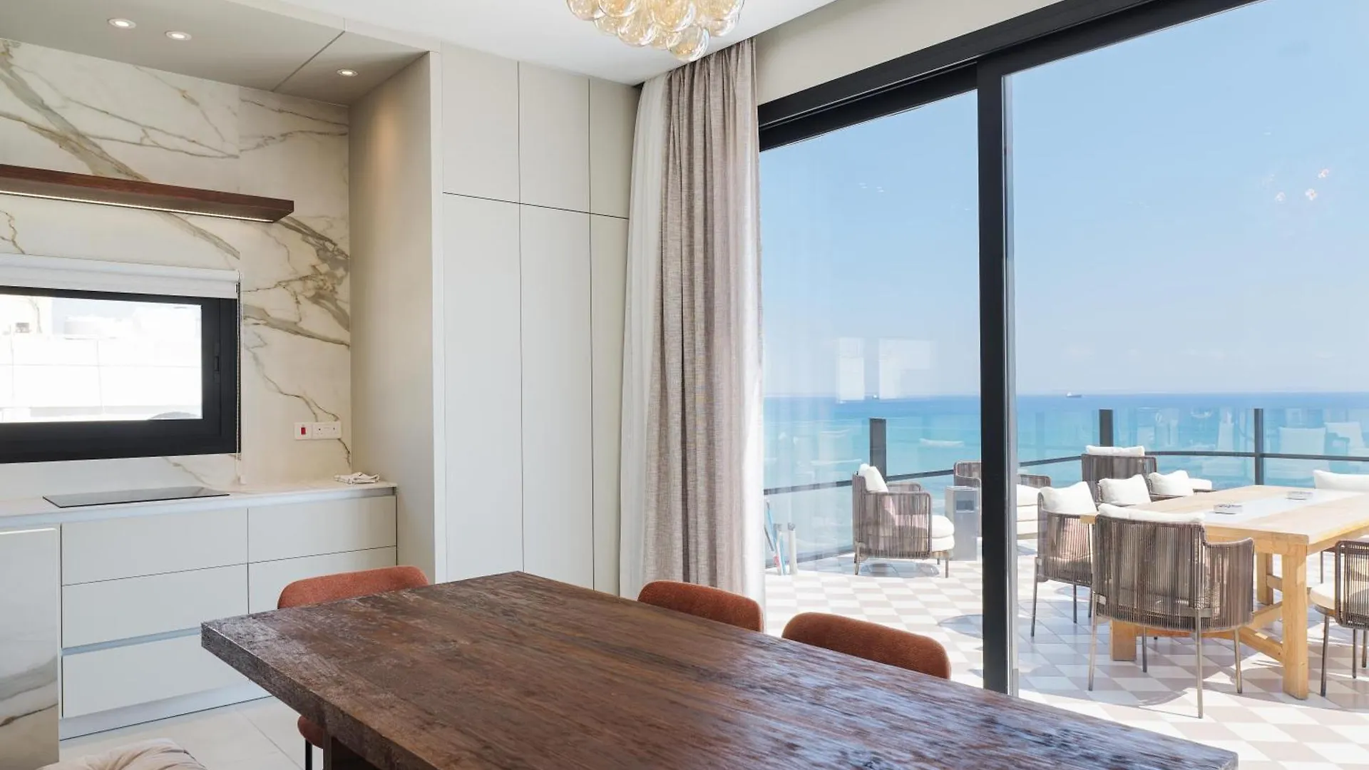 Liv Mackenzie Beach Suites Larnaca Adults Only 0*,  キプロス
