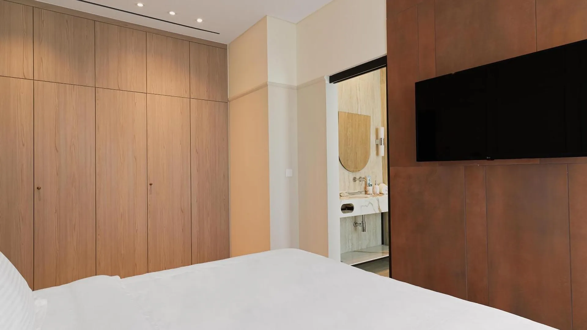 アパートホテル Liv Mackenzie Beach Suites Larnaca Adults Only