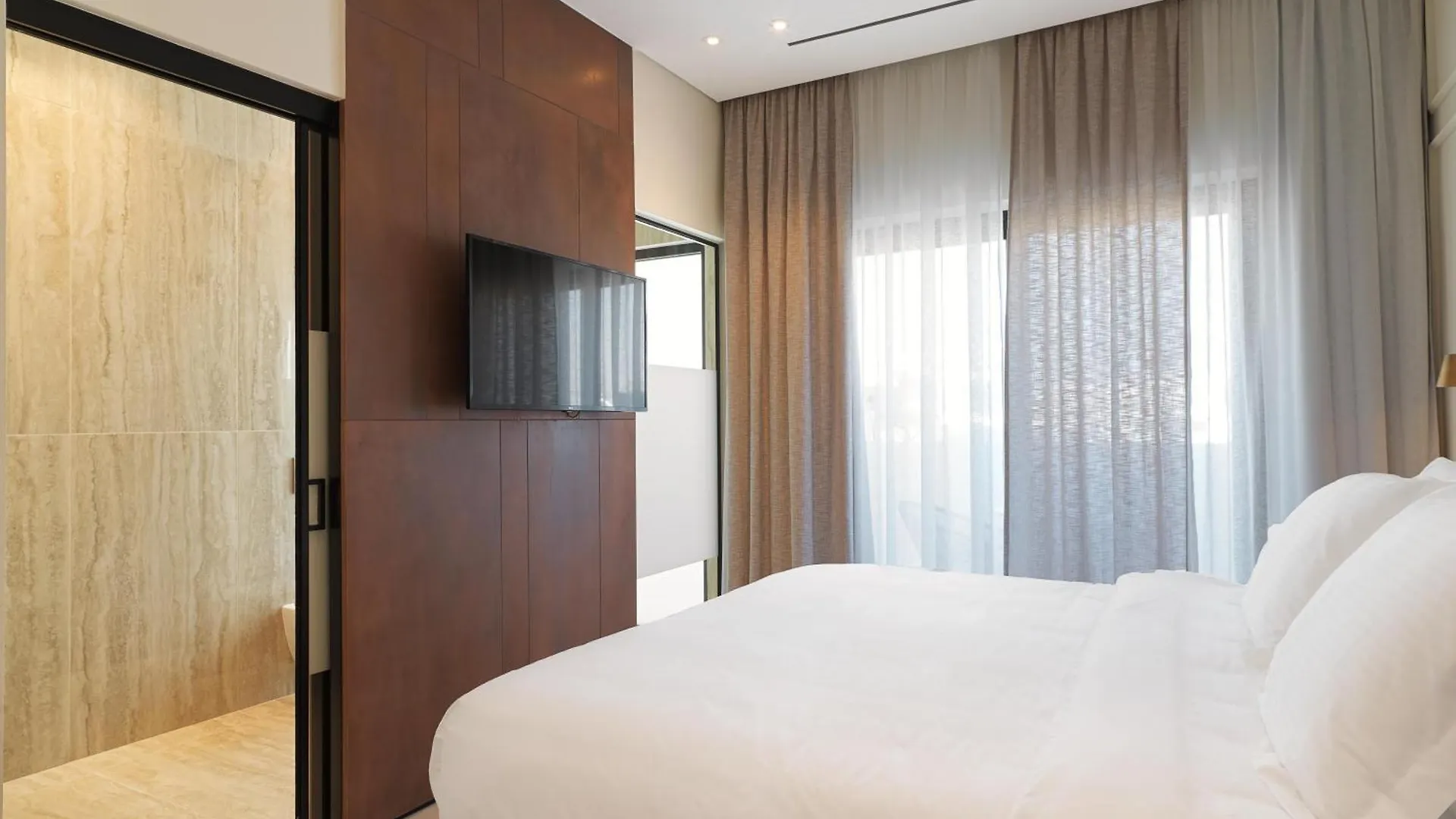 Liv Mackenzie Beach Suites Larnaca Adults Only キプロス
